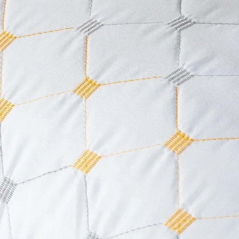 Pillow non-deformable pillow cover and pillow core